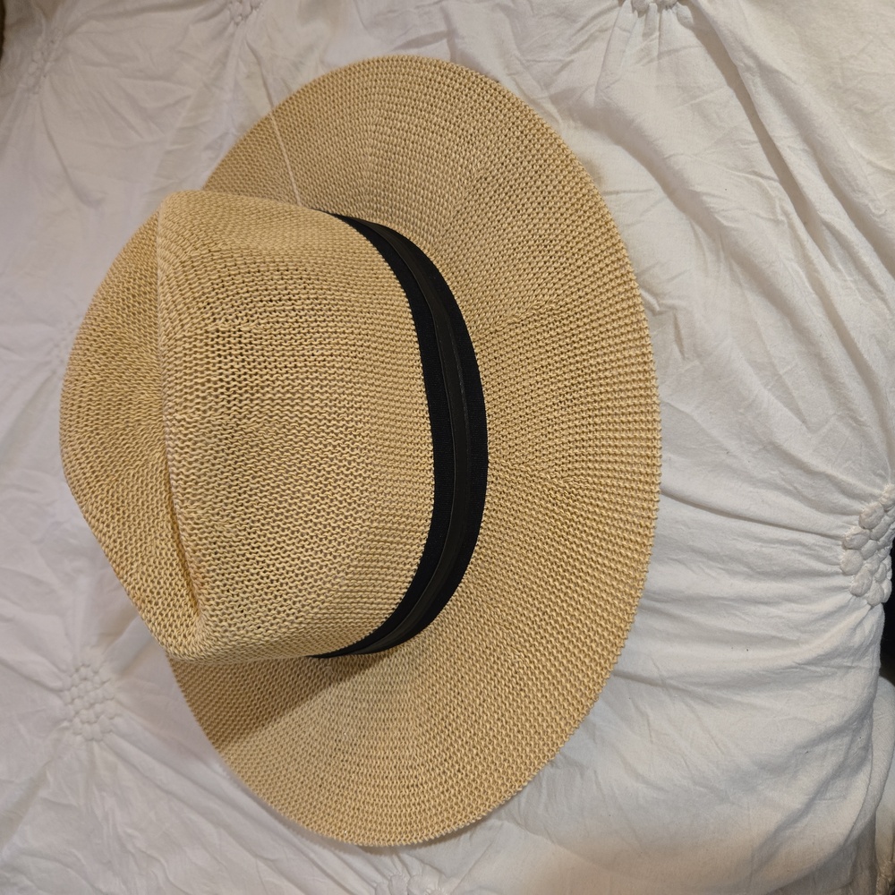 Women's Vince Camuto hat - Picture 3 of 3
